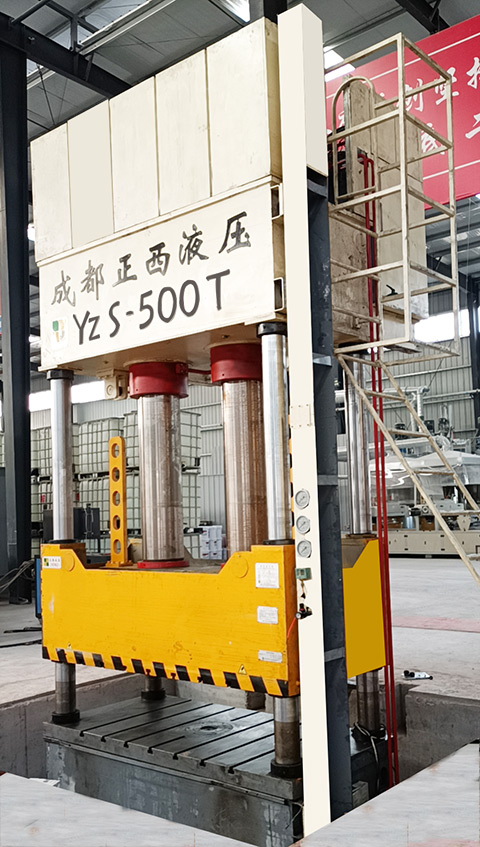 今天小編要分享的是500噸四柱液壓機(jī)再次被客戶復(fù)購(gòu)，成功交貨的案例。